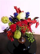 ケイトウを使った秋のアレンジ。和花であらわす秋の気分（Ｆｉｎｉｓｈ！、花千代さん提供）