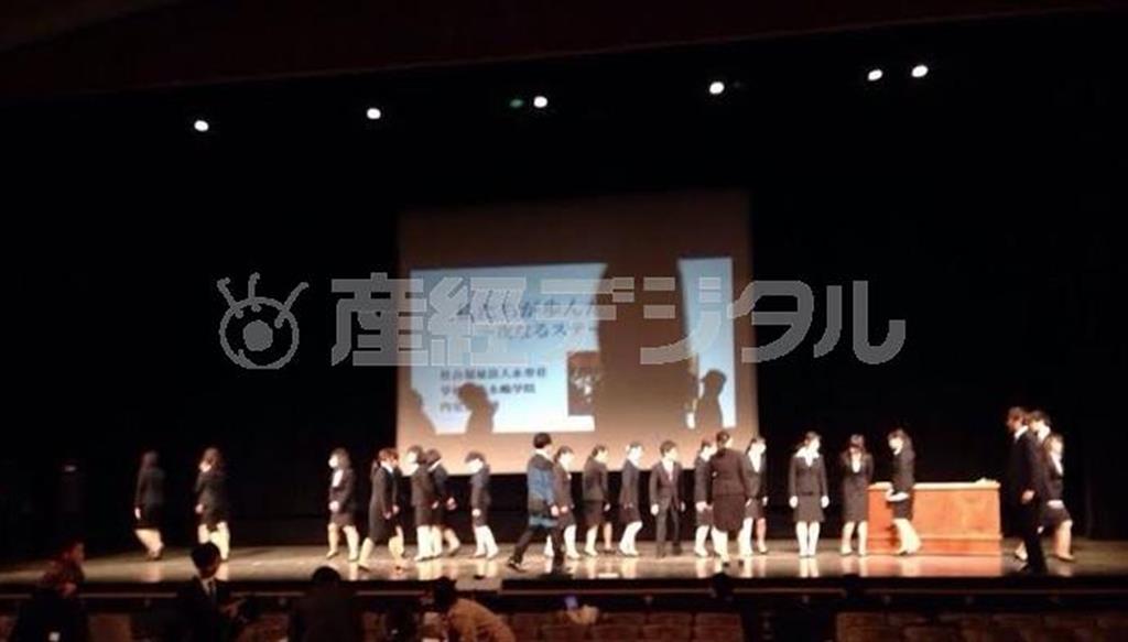 内定者が自社をアピールする「内定者グランプリ」＝２０１４（平成２６）年３月８日、東京都千代田区・日比谷公会堂（５大学合同＿有志学生記者撮影）