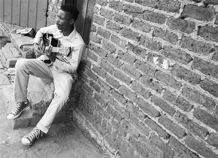 南アフリカ共和国出身のシンガー・ソングライター、ボンゲジウエ・マバンドラ（提供写真）