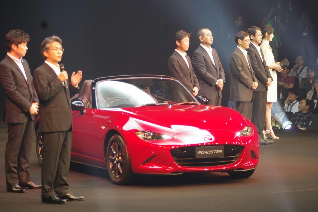 マツダが２０１５年に発売するオープンスポーツカー「ロードスター」＝４日、千葉県浦安市