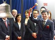 マザースから東証１部に市場変更し、記念の打鐘に臨むサイバーエージェントの藤田晋社長＝５日午後、東京証券取引所（大山実撮影）