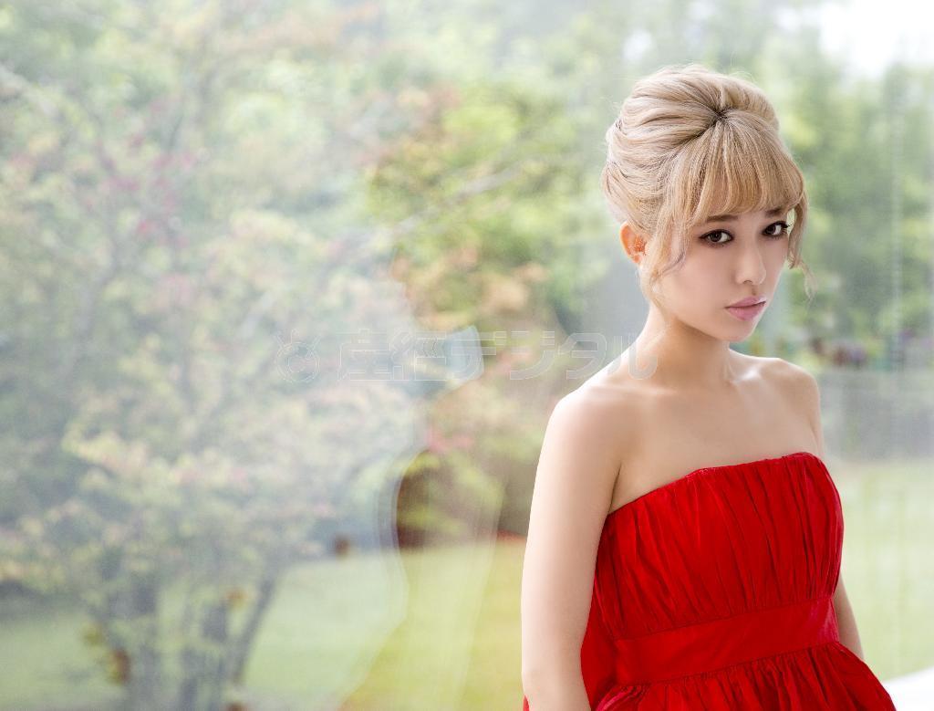 シンガー・ソングライター、加藤ミリヤさん＝２０１４年７月１８日（Ｊ－ＷＡＶＥ提供）