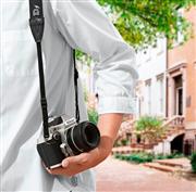 ボディーだけでなくロゴデザインなど細かい点までこだわったニコンのデジタル一眼レフカメラ「ニコンＤｆ」