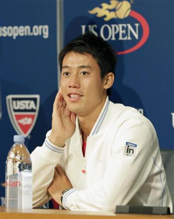 試合後、記者会見する錦織圭＝６日、ニューヨーク（共同）