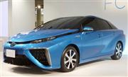 トヨタ自動車が公開した燃料電池車の試作車