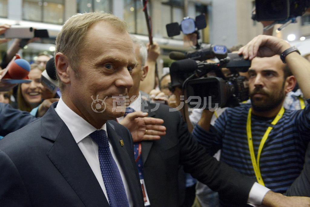 首都ブリュッセルでのＥＵ（欧州連合）首脳会議で次期大統領に選出された後、記者会見に向かうポーランドのドナルド・トゥスク首相＝２０１４年８月３０日、ベルギー（ロイター）