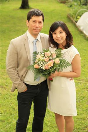 天気が良くない場合、空が真っ白に写ってしまいますので、空を思い切って切り、緑をバックにすると晴れているかのように写ります＝２０１４年６月２９日（須藤夕子さん撮影）