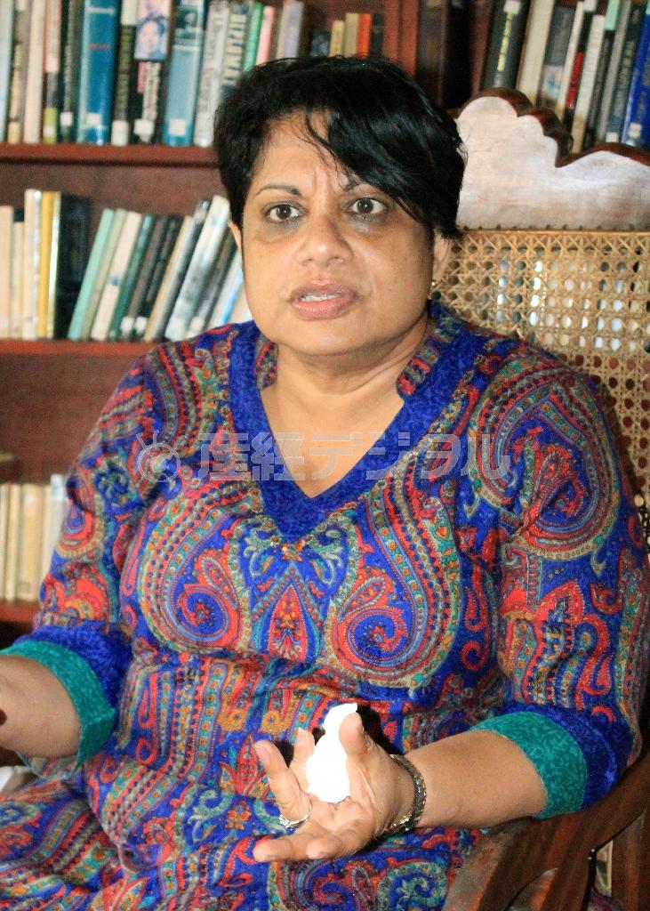 慰安婦を「性奴隷」と位置付け、日本政府に謝罪や賠償を勧告した１９９６年の国連報告書（クマラスワミ報告）を作成したスリランカの女性法律家、クマラスワミ元特別報告者＝２０１４年９月２日、スリランカ・コロンボ（共同）