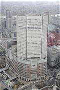 近鉄百貨店の本店が入る「あべのハルカス」＝６月、大阪市阿倍野区で共同通信社ヘリから