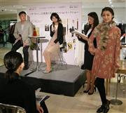 ＳＡＮＫＥＩ＿ＥＸＰＲＥＳＳと松屋銀座によるファッショントークショーが開かれた＝２０１４年９月１３日、東京都中央区銀座