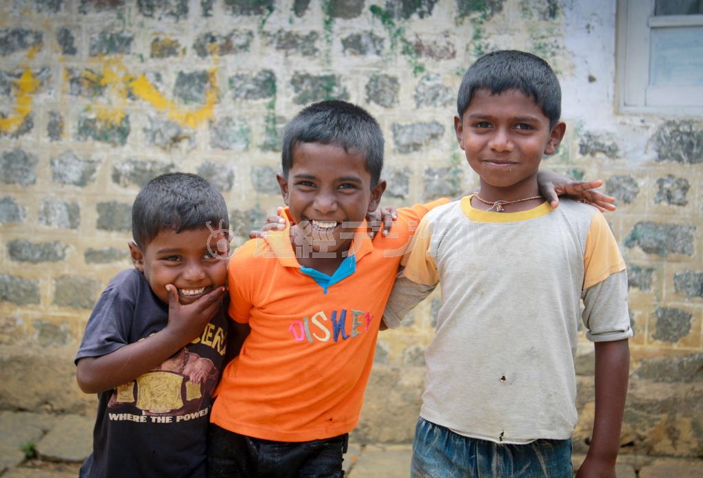 スリランカの子供は屈託のない笑顔が輝く＝２０１３年９月５日、スリランカ・キリノッチ（ワールド・ビジョン・ジャパン撮影）