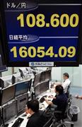 円相場が１ドル＝１０８円台後半と６年ぶりの円安水準となる一方、日経平均株価が１万６０００円台と約８カ月ぶりの高値になったことを示すモニター＝２０１４年９月１８日、東京都港区（川口良介撮影）