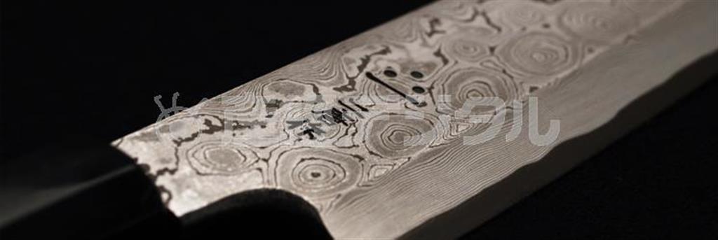 世界遺産・暗門滝をイメージした『暗紋』（二唐刃物鍛造所提供）