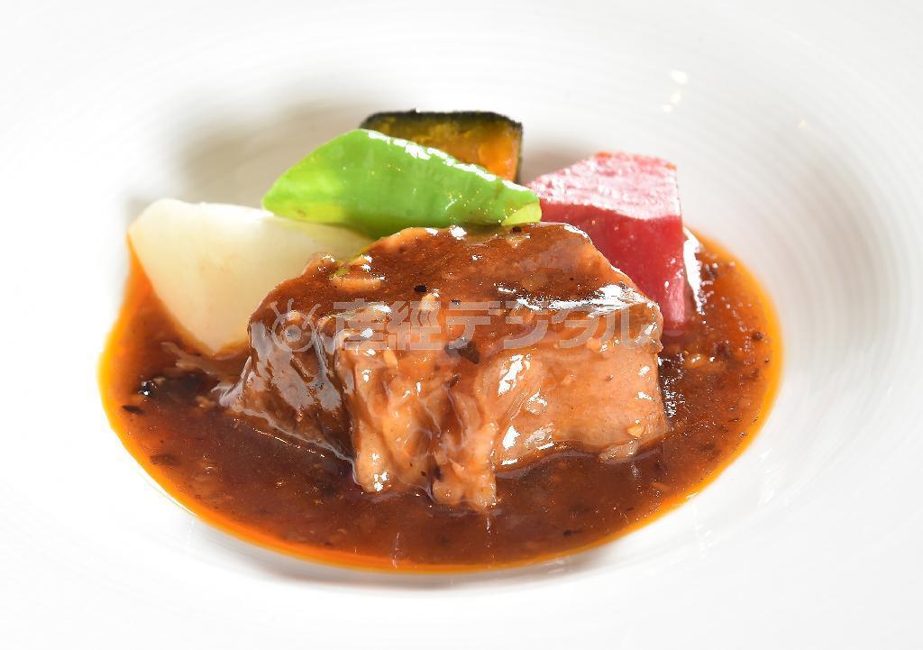 麻婆ソースに浮かぶ和牛バラ肉はとろけそうに柔らかい＝２０１４年９月２日、京都市下京区（竹川禎一郎撮影）