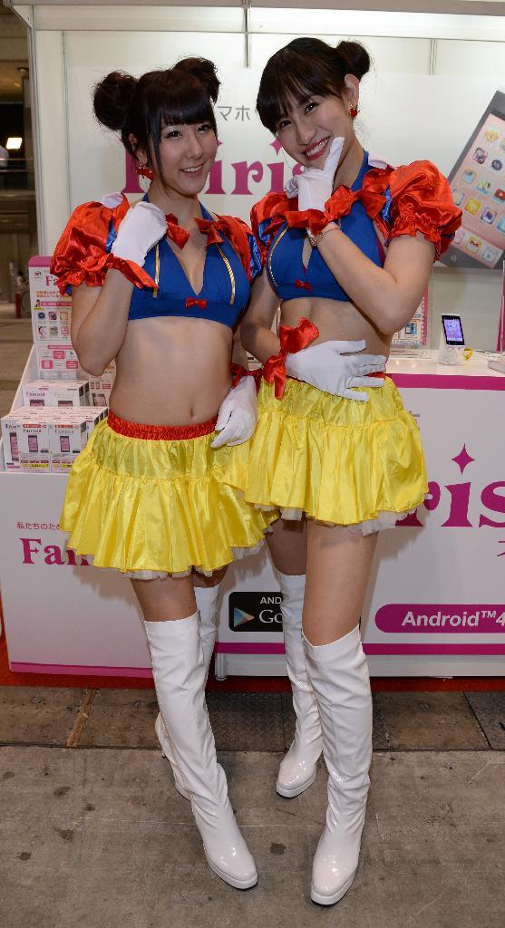 東京ゲームショウで会場を彩るコンパニオン「Ｆａｉｒｉｓｉａ」ブースにて＝18日、千葉市美浜区の幕張メッセ（撮影・大橋純人）