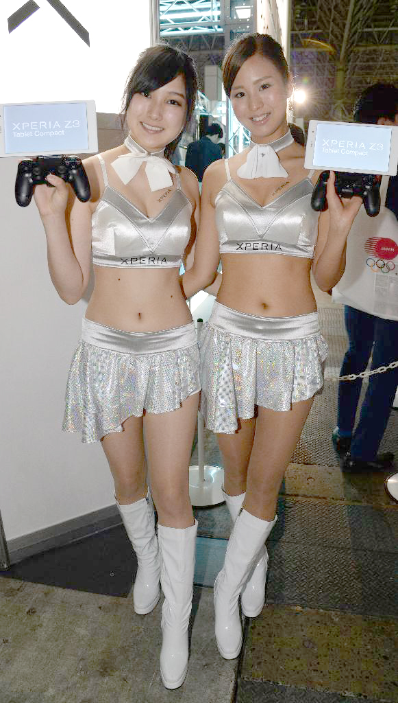 東京ゲームショウで会場を彩るコンパニオン「ＸＰＥＲＩＡ」ブースにて＝18日、千葉市美浜区の幕張メッセ（撮影・大橋純人）