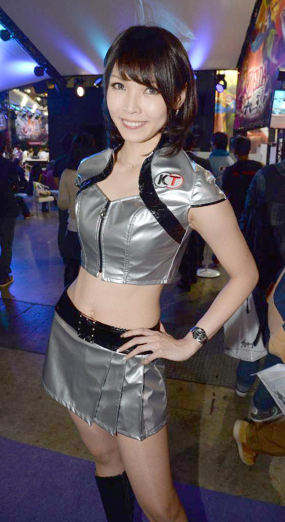 東京ゲームショウで会場を彩るコンパニオン「コーエイ」ブースにて＝18日、千葉市美浜区の幕張メッセ（撮影・大橋純人）