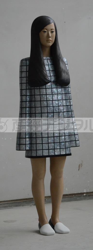 彫刻展「保井智貴＿佇（たたず）む空気／ｓｉｌｅｎｃｅ」。「空から」２０１４年（提供写真）