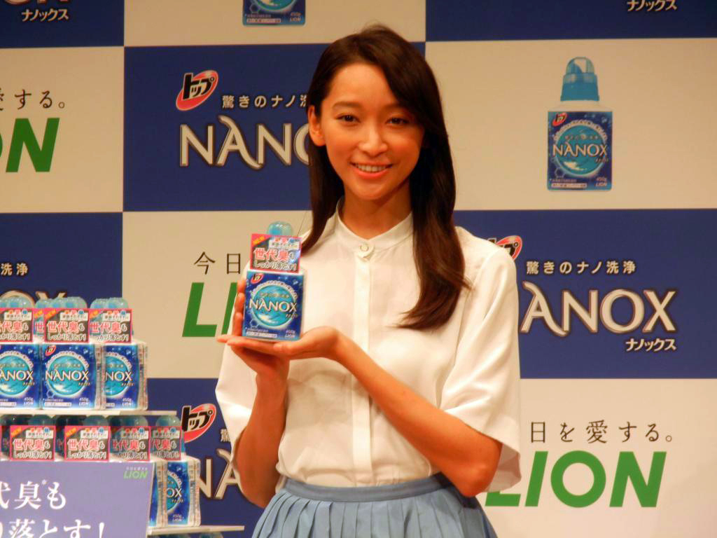 「トップＮＡＮＯＸ」をアピールするＣＭキャラクターの女優、杏さん＝２２日、東京都千代田区