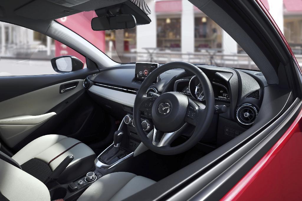 マツダ新型「デミオ」の内装