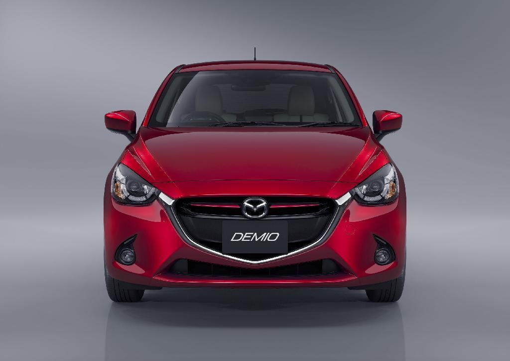 マツダ新型「デミオ」の正面