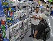 ８月も、消費税増税や天候不順の影響で白物家電の販売は低迷した＝大阪市北区のヨドバシカメラマルチメディア梅田