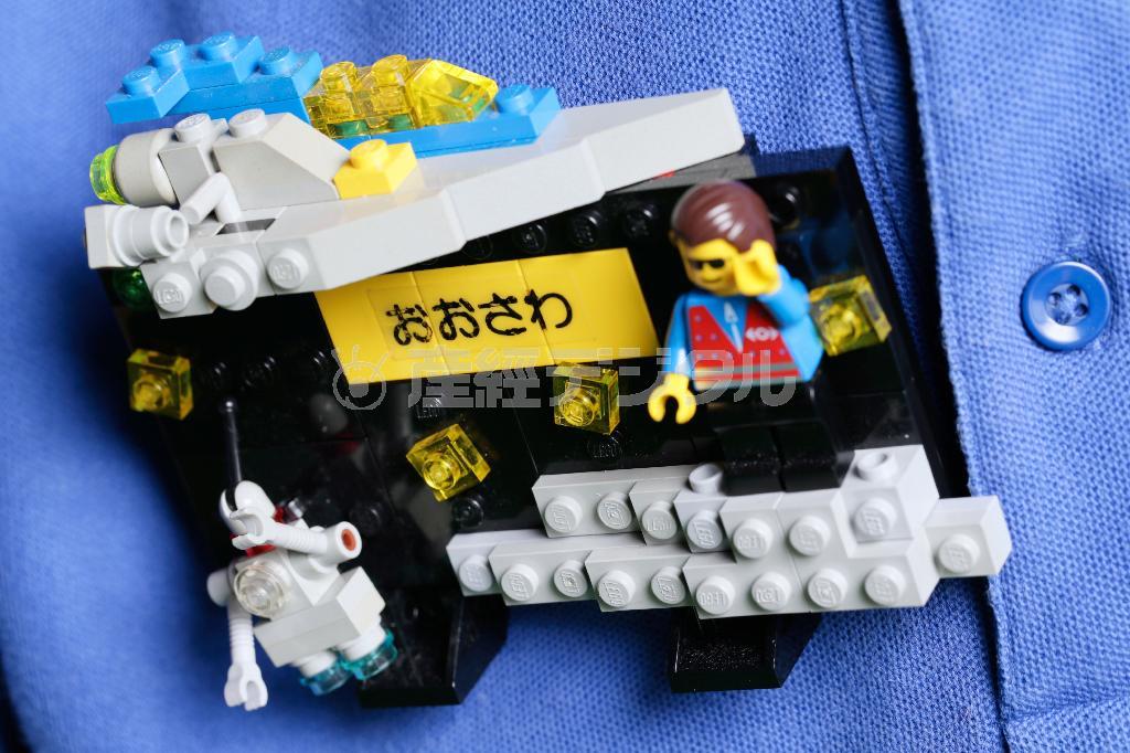 名札もレゴで手作り＝２０１４年８月６日、東京都港区台場のレゴランド・ディスカバリー・センター東京（門井聡撮影）