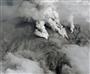 噴煙が立ち上り、山肌が火山灰に覆われた御嶽山＝２７日午後２時１４分、共同通信社機から