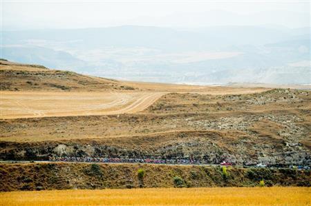 レース序盤から中盤はスペインらしい荒涼とした大地を通り抜けるコース。残暑が厳しいが小麦が刈られ景色は秋へと変化する＝２０１４年９月５日、スペイン・ベロラード（田中苑子さん撮影）