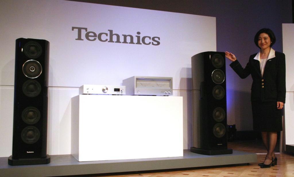 復活したオーディオブランド「テクニクス」の新製品「Ｒ１シリーズ」＝２９日、東京都港区