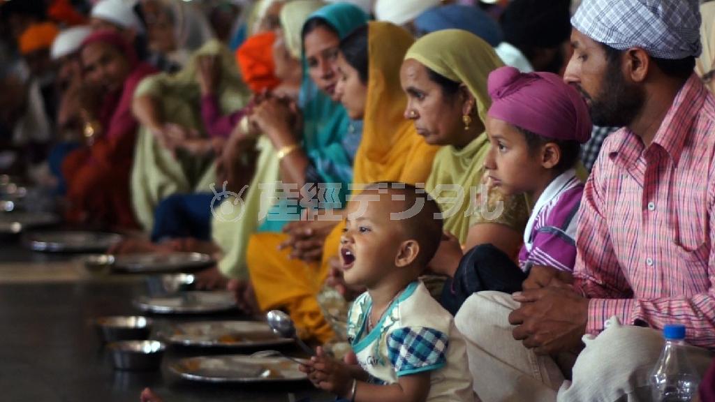 ドキュメンタリー映画「聖者たちの食卓」。公開中（提供写真）