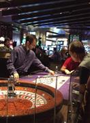 カジノを中心とした統合型リゾート施設（ＩＲ）の経済効果に期待する声は多い＝２０１４年８月２１日、米ネバダ州ラスベガス（芳賀由明撮影）