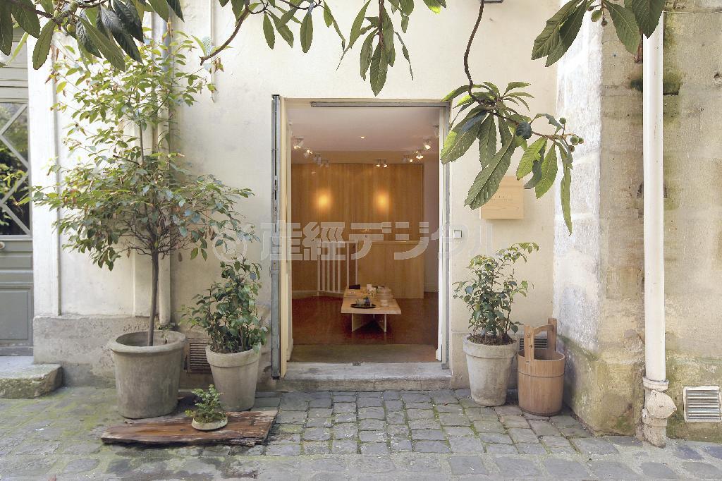 首都パリのギャラリー「ＮＡＫＡＮＩＷＡ」でも博古堂（はっこうどう）のファンが生まれている＝２０１４年５月３１日、フランス。（Ｃ）Ｅｌｏｄｉｅ＿Ｌａｌｅｕｆ