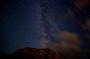カナディアン・ロッキーに降り注ぐ銀河。ルイーズ湖畔の宿で真夜中に撮影＝２０１４年８月２８日、カナダ・ブリティッシュコロンビア州（唐木英明さん撮影）