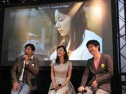 短編映画作品「時ノカケラ」を手がけた真壁幸紀監督（右）とプロデューサーの松本ゆりふぁさん（中）、短編作品に詳しい俳優の別所哲也さん＝東京都渋谷区