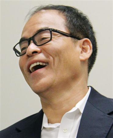 ノーベル物理学賞に決まり、笑顔の米カリフォルニア大サンタバーバラ校の中村修二教授＝７日、米カリフォルニア州サンタバーバラ（共同）