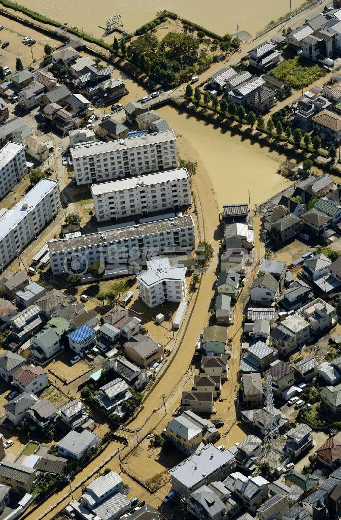 冠水した静岡市清水区の市街地＝２０１４年１０月６日午後（共同通信社ヘリから撮影）