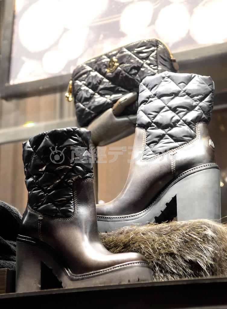 レザーに、キルティング部分にナイロンを使ったウィメンズブーツ「レオニー」（１１万１０００円）。※価格はすべて税別です＝２０１４年９月２６日、東京都港区（川口良介撮影）