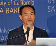 ノーベル物理学賞に決まり、所属先の米カリフォルニア大サンタバーバラ校で記者会見する中村修二教授＝７日、サンタバーバラ（共同）