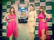 会場には女子ボクサーの高野人母美さん（中）が応援に駆けつけた（Ｃ）武論尊・原哲夫／ＮＳＰ１９８３，（Ｃ）ＮＳＰ２００７版権許諾証ＹＤＡ－１０８（Ｃ）Ｓａｍｍｙ