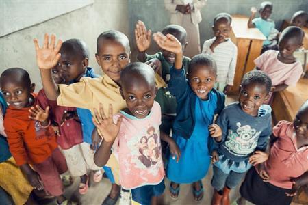 ルワンダの小学生。教室には純粋な笑顔が輝く。（Ｃ）Ｗｏｒｌｄ＿Ｖｉｓｉｏｎ／Ｋｏｓｕｋｅ＿Ｍａｅ