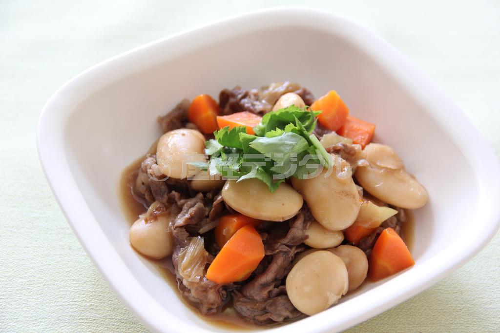 牛肉と白いんげん豆の甘辛煮。※３２０ｋｃａｌ、塩分１．５グラム（１人分）