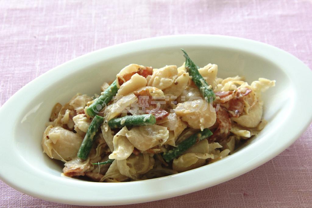 白いんげん豆のジャーマンポテト風。※２２５ｋｃａｌ、塩分０．９グラム（１人分）