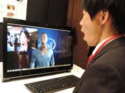 富士通が１１月に発売するデスクトップパソコン。画面上のアバターが操作する人と全く同じ表情をする機能を搭載する＝９日、東京都港区