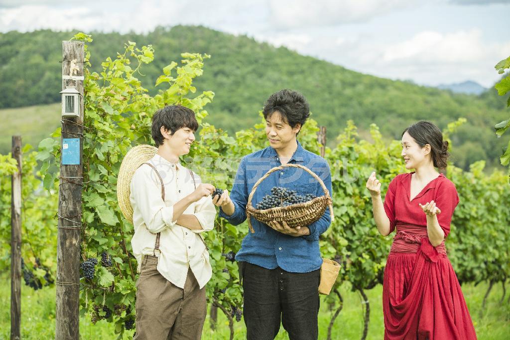 【かざすンＡＲ（視聴無料）】映画「ぶどうのなみだ」（三島有紀子監督兼脚本）。１０月１１日公開（マンハッタンピープル提供）。（Ｃ）２０１４「ぶどうのなみだ」製作委員会