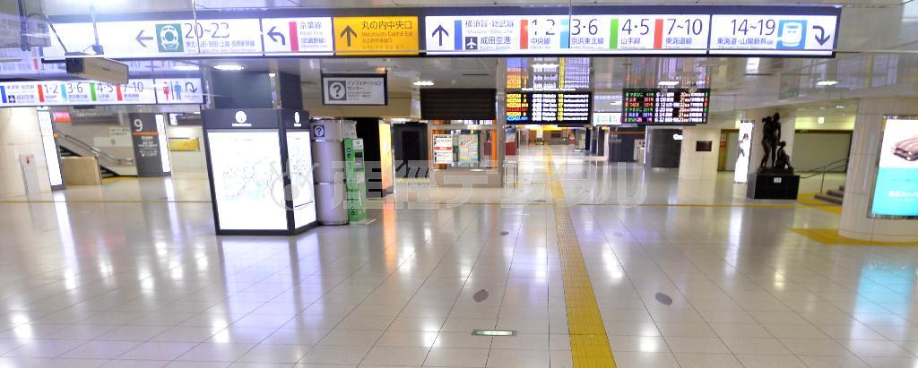 このツアーを企画したＪＲ東日本の佐々木亜美さんのお気に入りは中央通路。八重洲口から丸の内口までが見渡すことができ、改めて広さを実感したという＝２０１４年１０月２日午前、東京都千代田区・ＪＲ東京駅（宮崎瑞穂撮影）