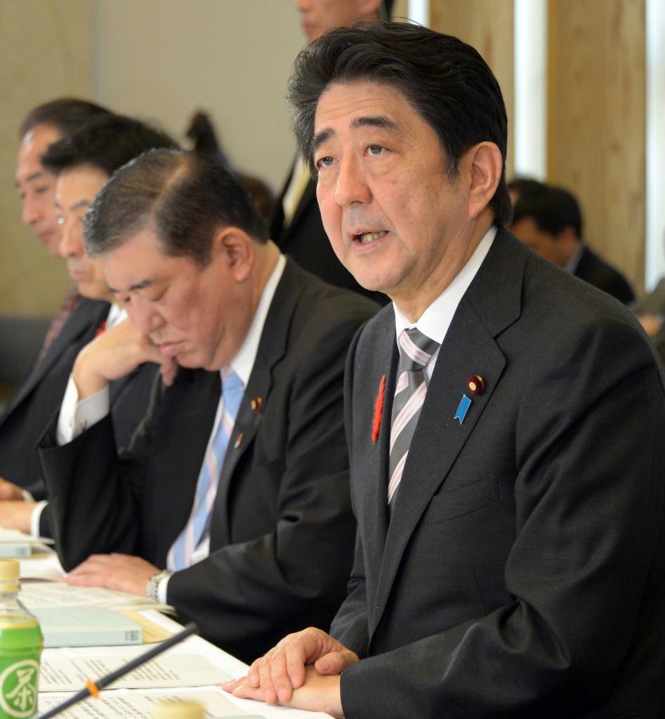 国家戦略特区諮問会議であいさつする安倍晋三首相＝１０日午前、首相官邸