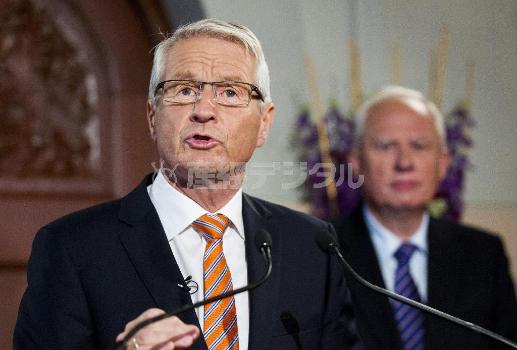 １０月１０日、ノルウェー・首都オスロでノーベル平和賞受賞者を発表するヤーグラン委員長＝２０１４年（ＡＰ＝共同）