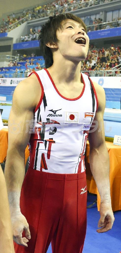 中国に逆転優勝を許し、大きな口がなかなかふさがらなかった日本のエース、内村航平＝２０１４年１０月７日、中国・広西チワン族自治区南寧市（共同）