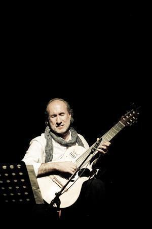 アルゼンチンを代表するギタリスト、キケ・シネシ＝２０１２年５月１９日（提供写真）